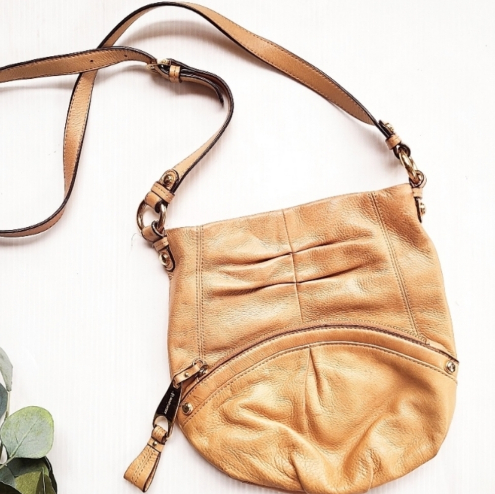 B MAKOWSKY camel tan leather crossbody hobo bag